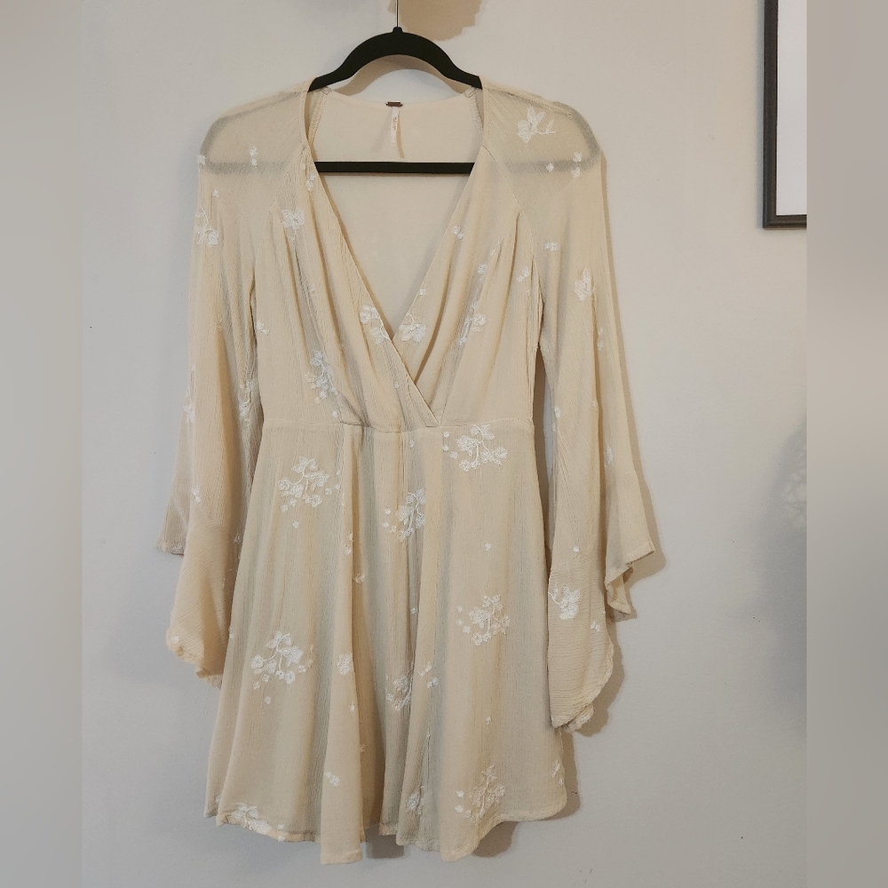 Free People Jasmine Floral Embroidered Beige Boho Mini Dress. Size 2